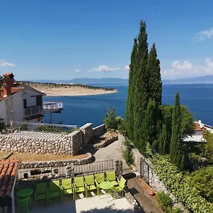 https://guest-house-dijana.primorje-gorskikotar.com